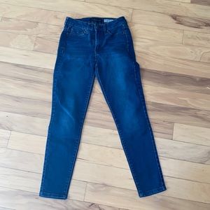 Aeropostale high waisted jegging. Super soft & stretchy size 000Short